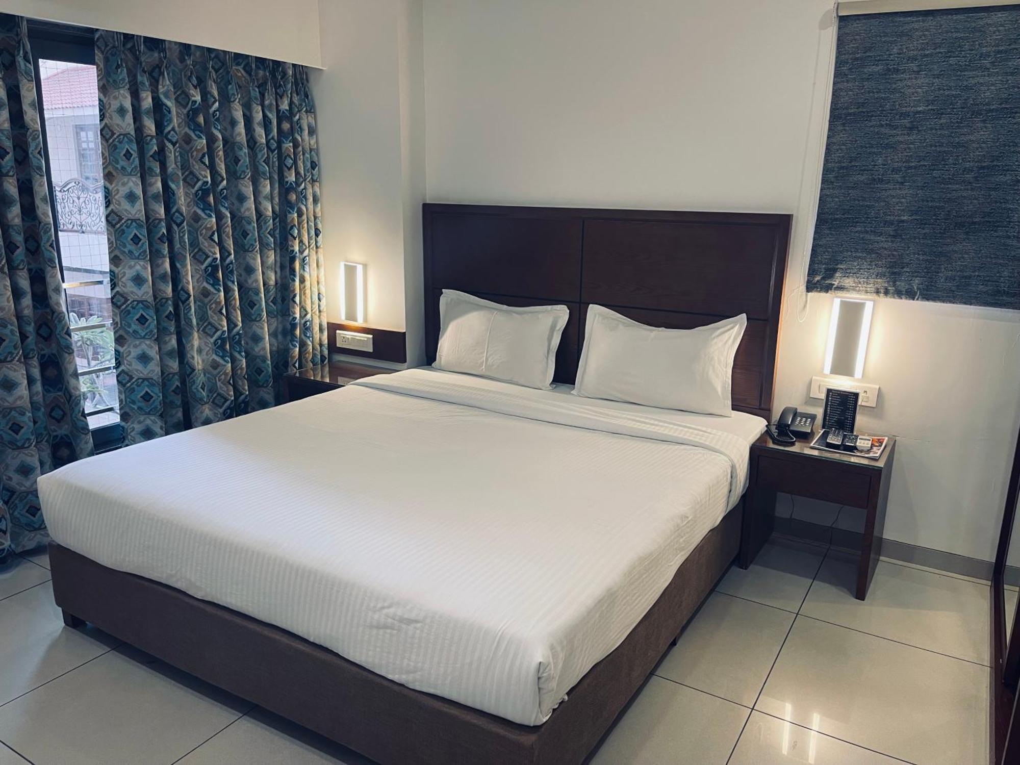 The Park Residency Hotel Ahmedabad Ngoại thất bức ảnh